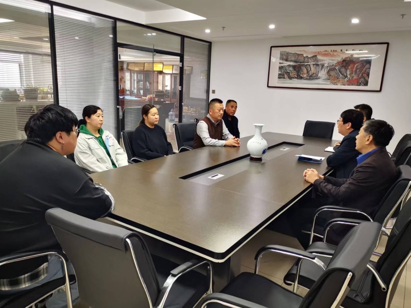负责人王剑交流过程中,盛立军主任围绕《烟台市重点人才政策一本通》